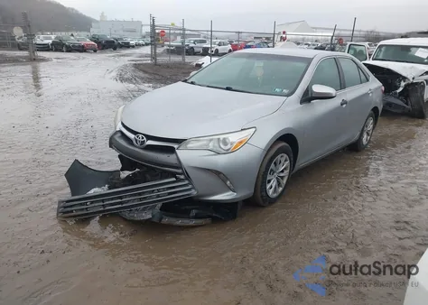 2015 Toyota Camry Le z USA, uszkodzony, nr VIN 4T1BF1FK0FU088583